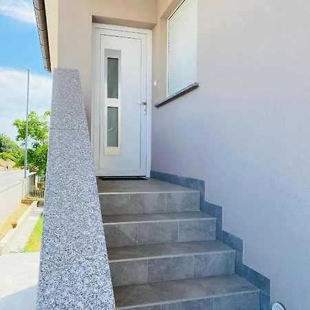 Apartman Elli *